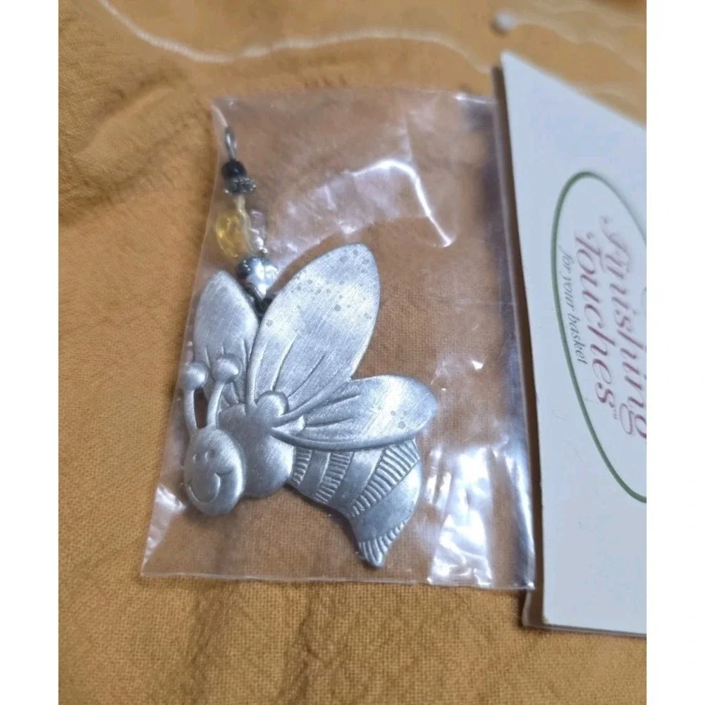 Lonagerger Bumble Bee Finishing Touches Garden Basket Dangle Homestead Accessory